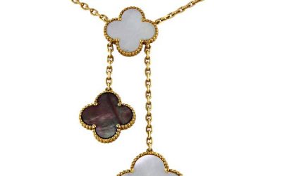 collier-van-cleef-arpels-magic-alhambra-en-or-jaune-nacre-et-onyx